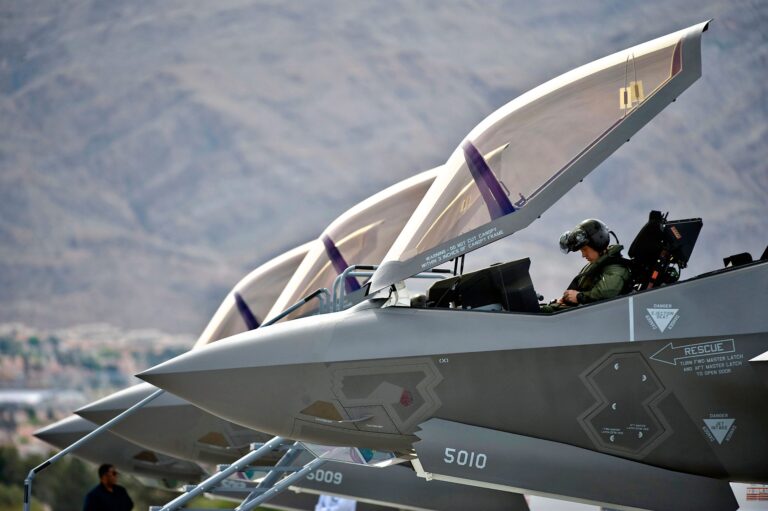 F35 preparing to takeoff